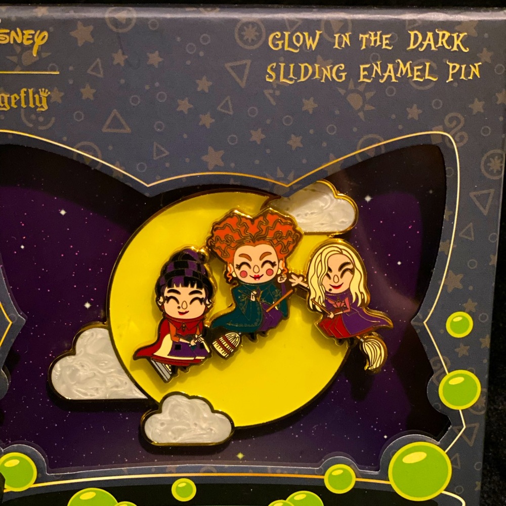 Limited Edition (500) Glow in the Dark Loungefly x Disney Hocus Pocus slide pin